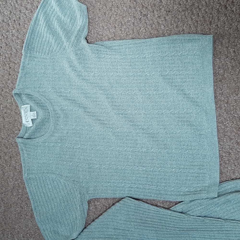 2 pc Gray Sweater Set - Picture 3 of 10